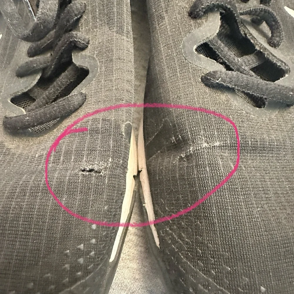 Size 9 Nike Trainers Sneakers flawed sporty walking shoes